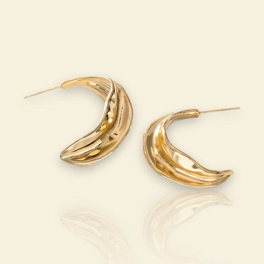 boucles dorées Sylféa, des boucles d’oreilles tendance au design végétal