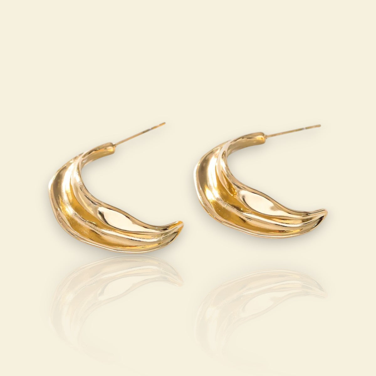 boucles dorées Sylféa, des boucles d’oreilles tendance à la finition martelée