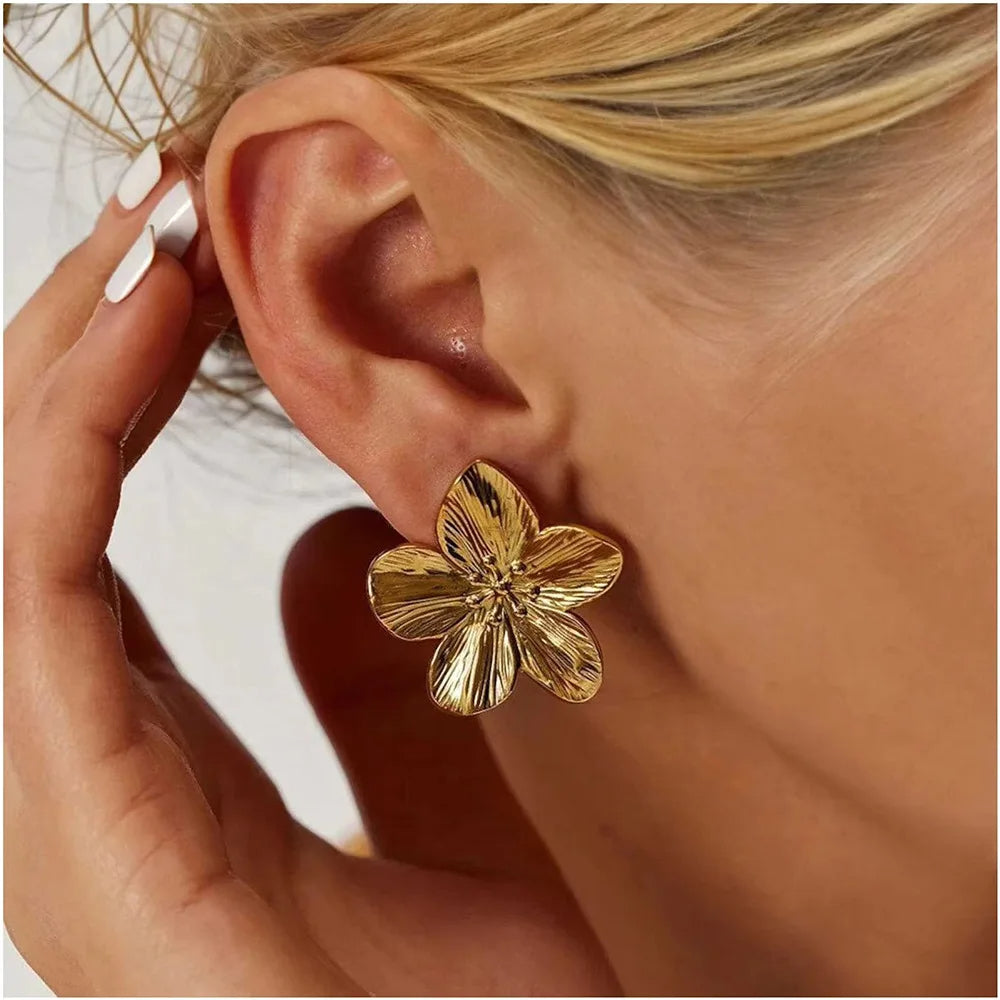 boucles dorées Tiaré, des boucles d’oreilles tendance et exotiques