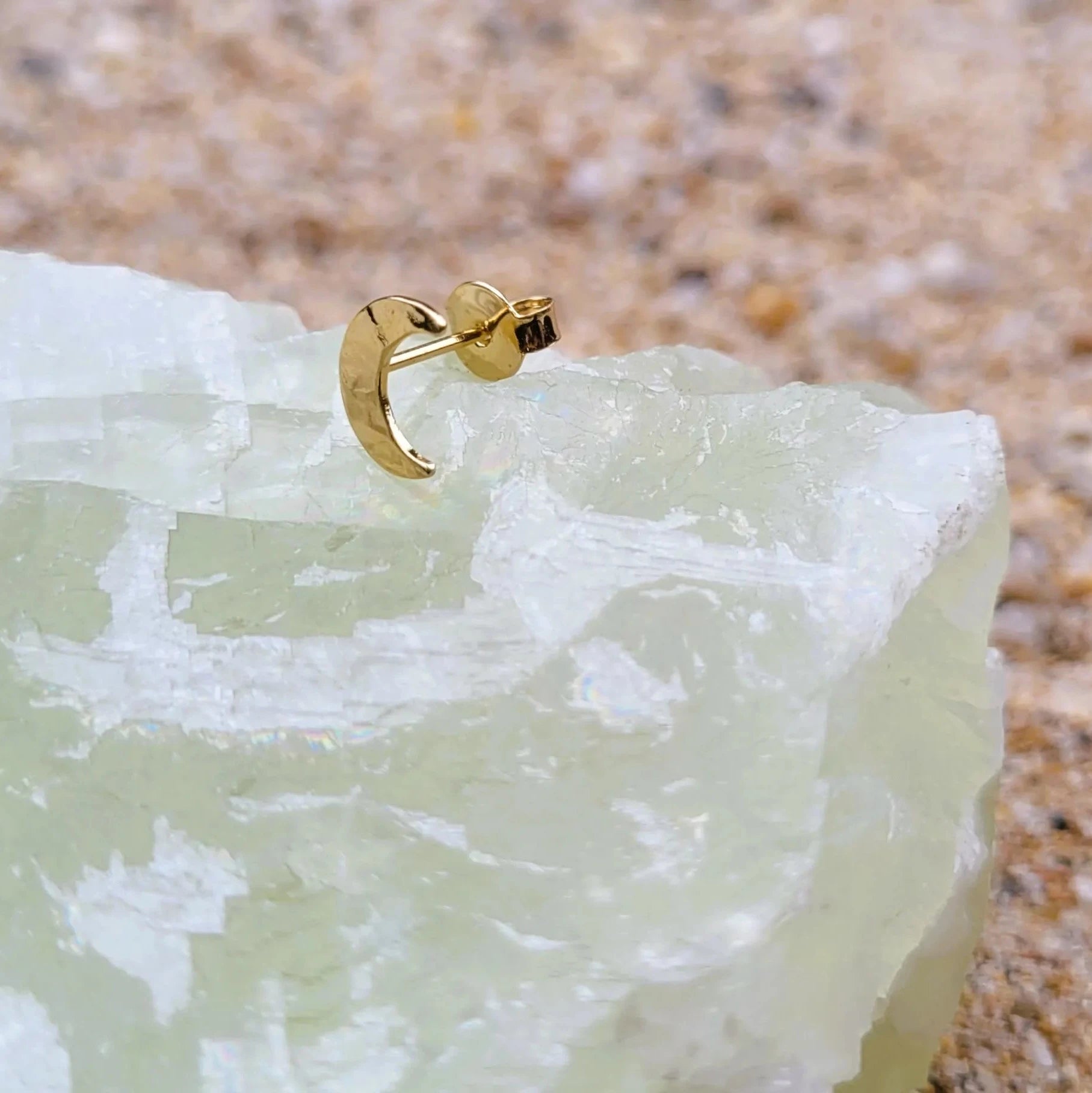 puces d’oreilles Luna des boucles d’oreilles tendances pour 2024 en en plaqué or 3 microns