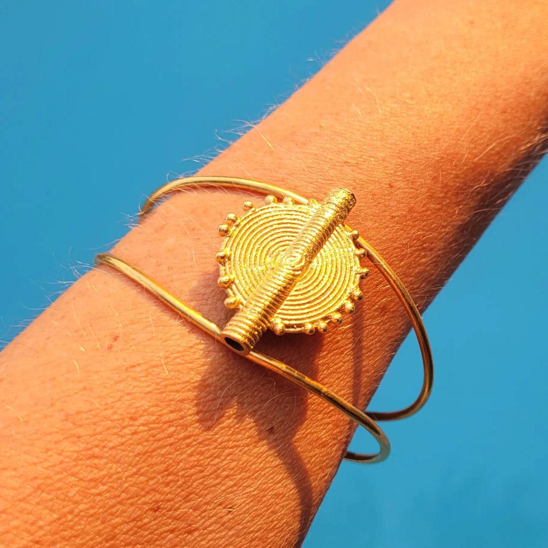 bracelet en bronze Akan, un bijou africain ajustable à tous les poignets