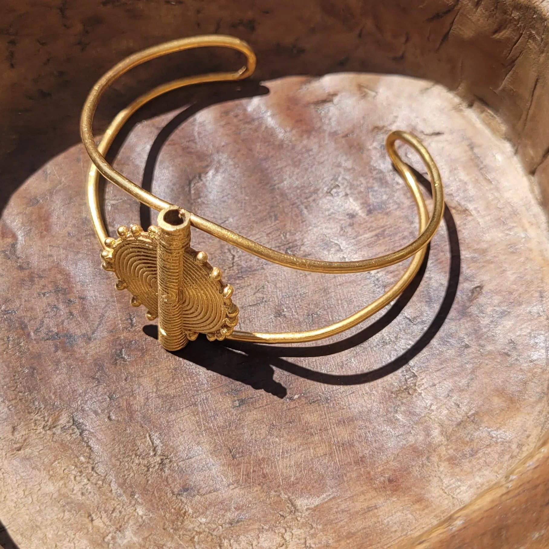 bracelets en bronze Akan, des bijoux originaux faits main par des artisans dakarois