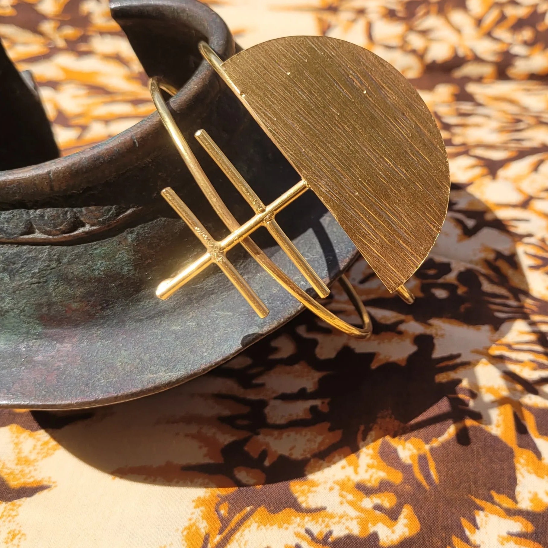 bracelets en bronze Ashanti, des bijoux originaux faits main par des artisans dakarois