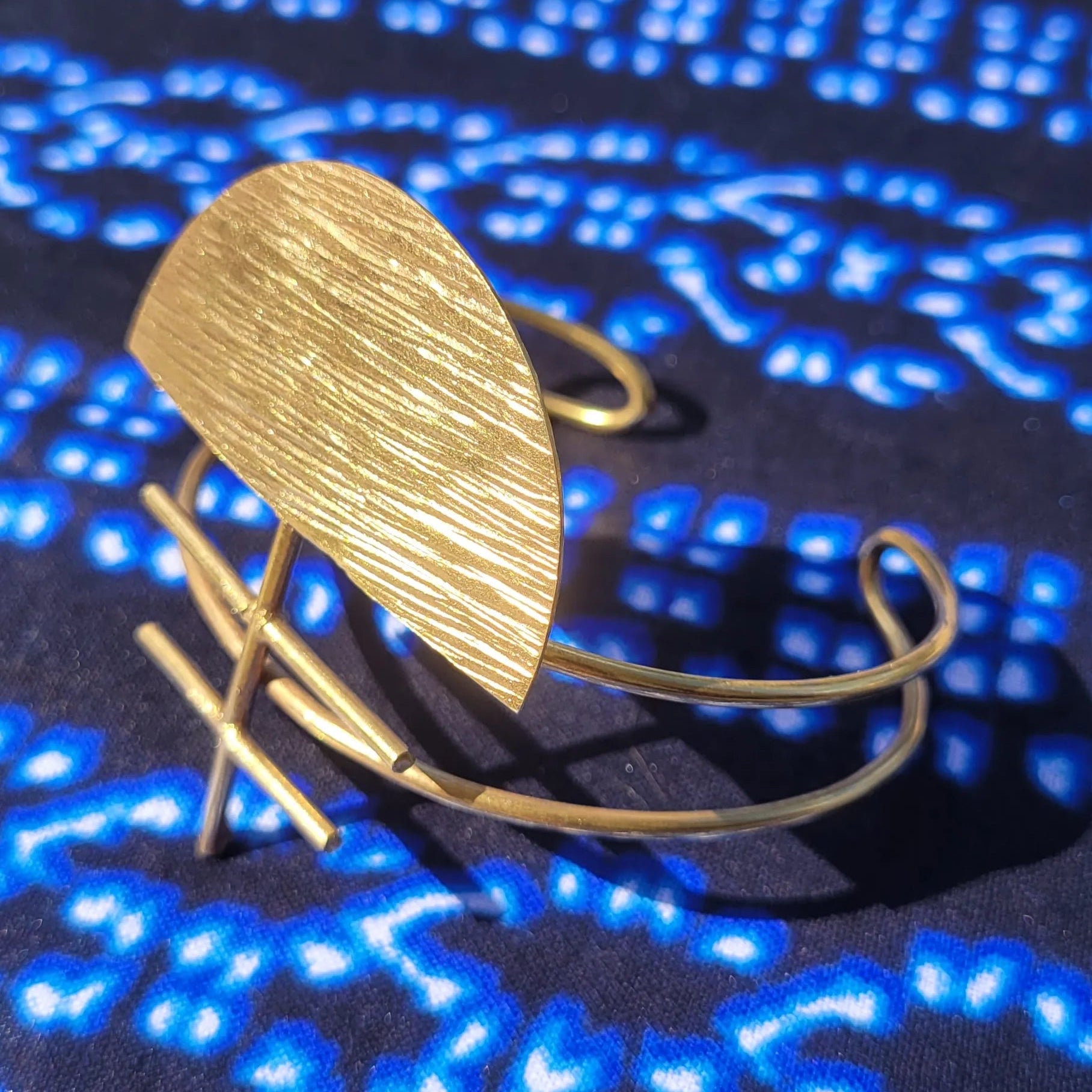 bracelet en bronze Ashanti, une manchette dorée pour femme ajustable à tous les poignets