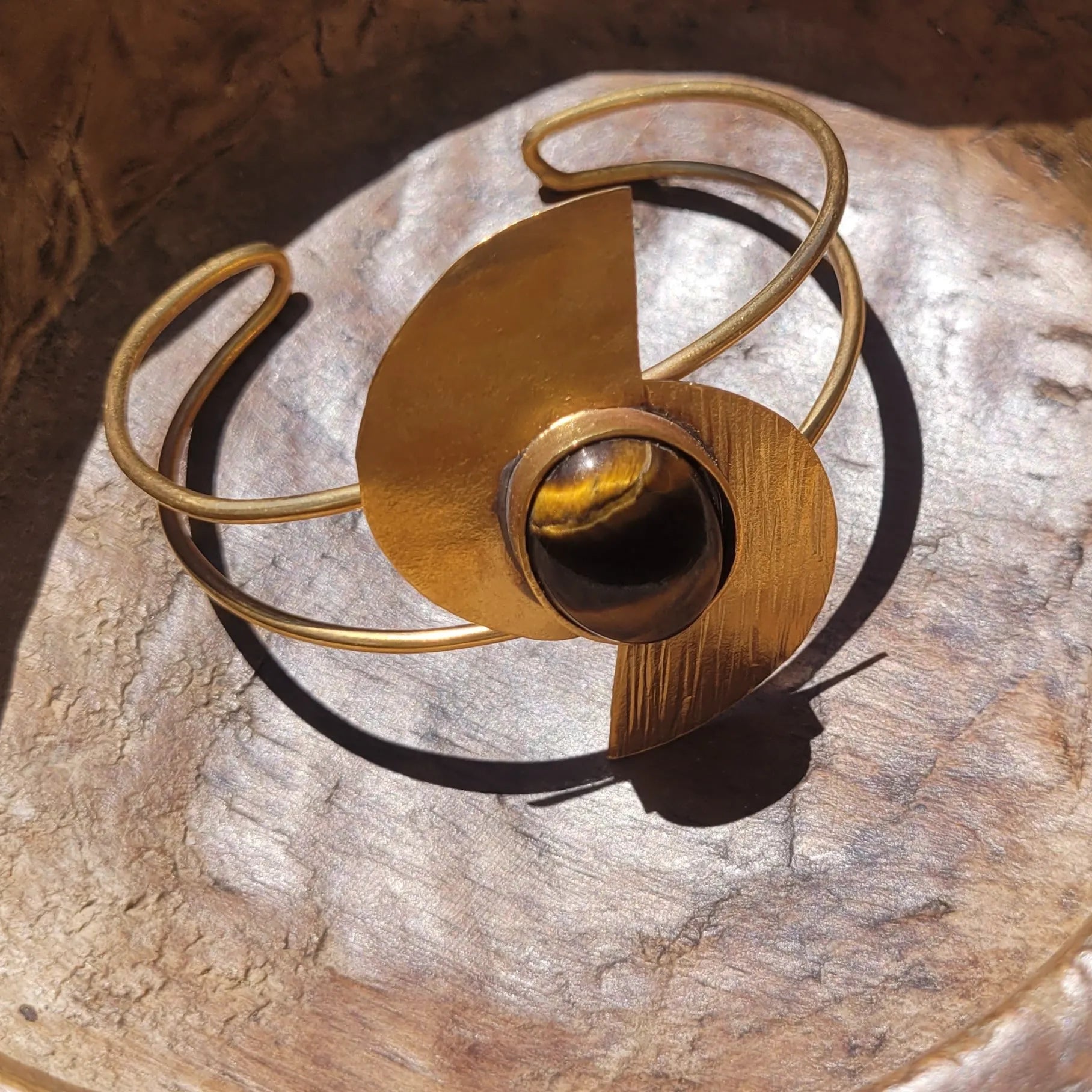 bracelets en bronze Bakari, des bijoux originaux faits main par des artisans dakarois