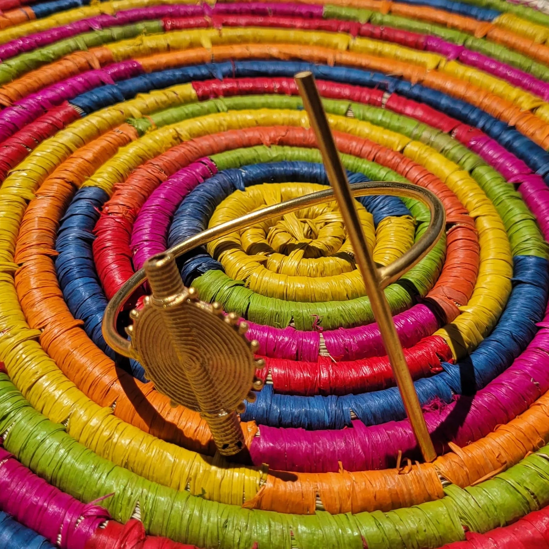 bracelet en bronze Baoulé, un bijou africain en forme d’objet ancestral pour mesurer l’or