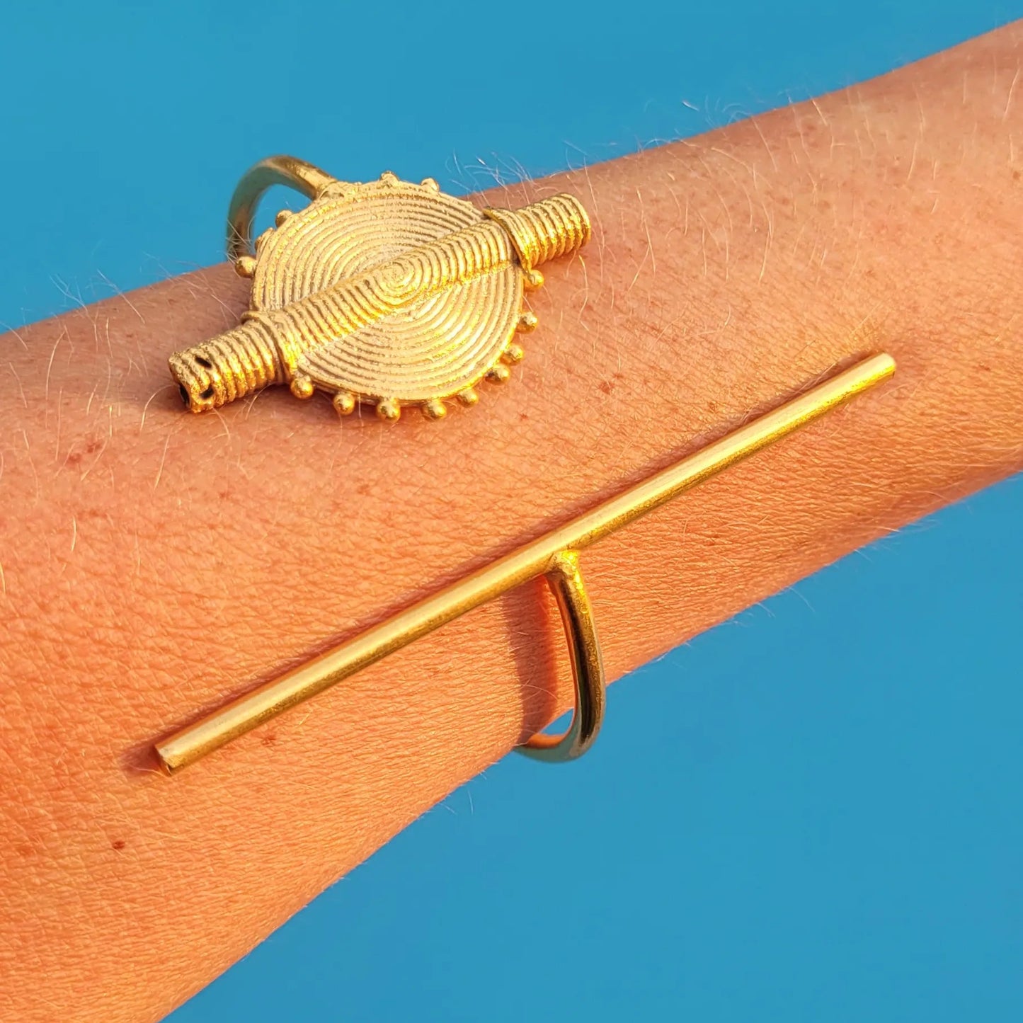 bracelet en bronze Baoulé, un bijou africain façonné au Sénégal