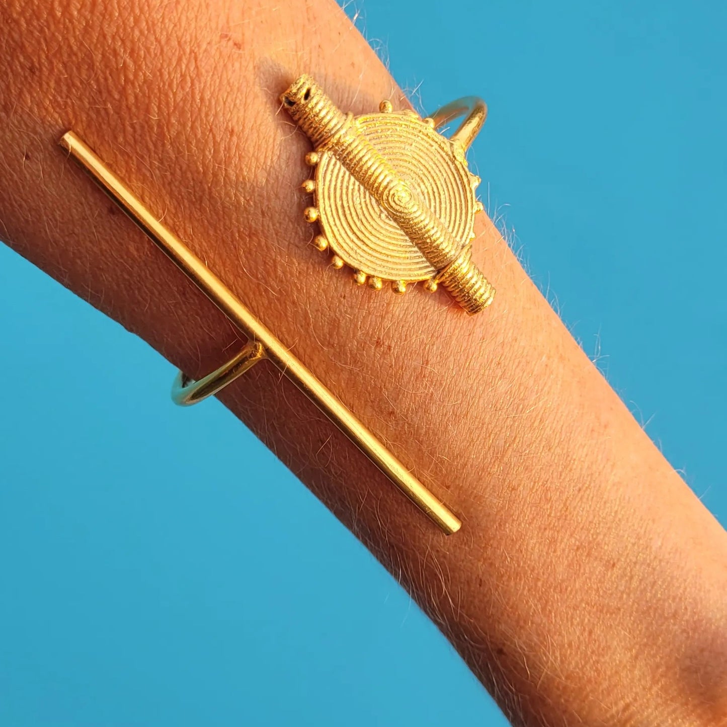 bracelet en bronze Baoulé, un bijou africain faite main par des artisans dakarois