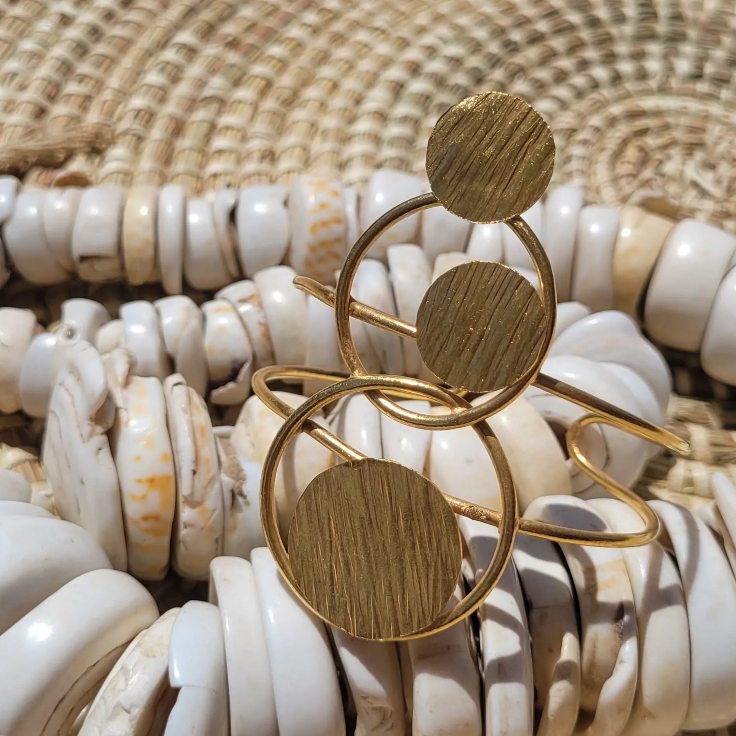 bracelet en bronze Danku, un bijou africain au fini brossé