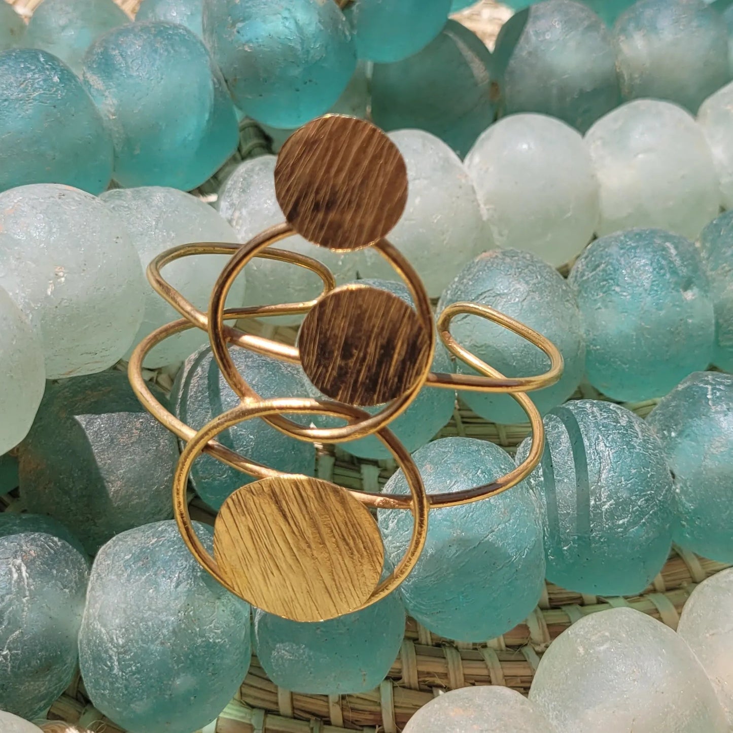 bracelets en bronze Danku, des bijoux originaux géométriques en forme de constellations