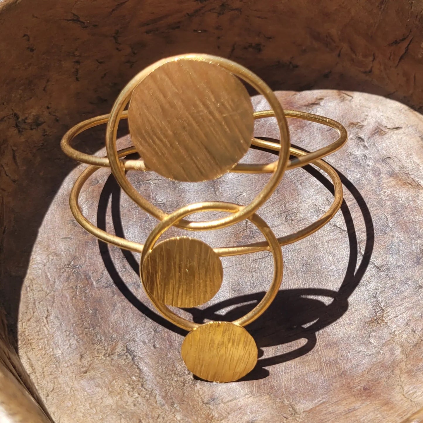 bracelets en bronze Danku, des bijoux originaux façonnés au Sénégal