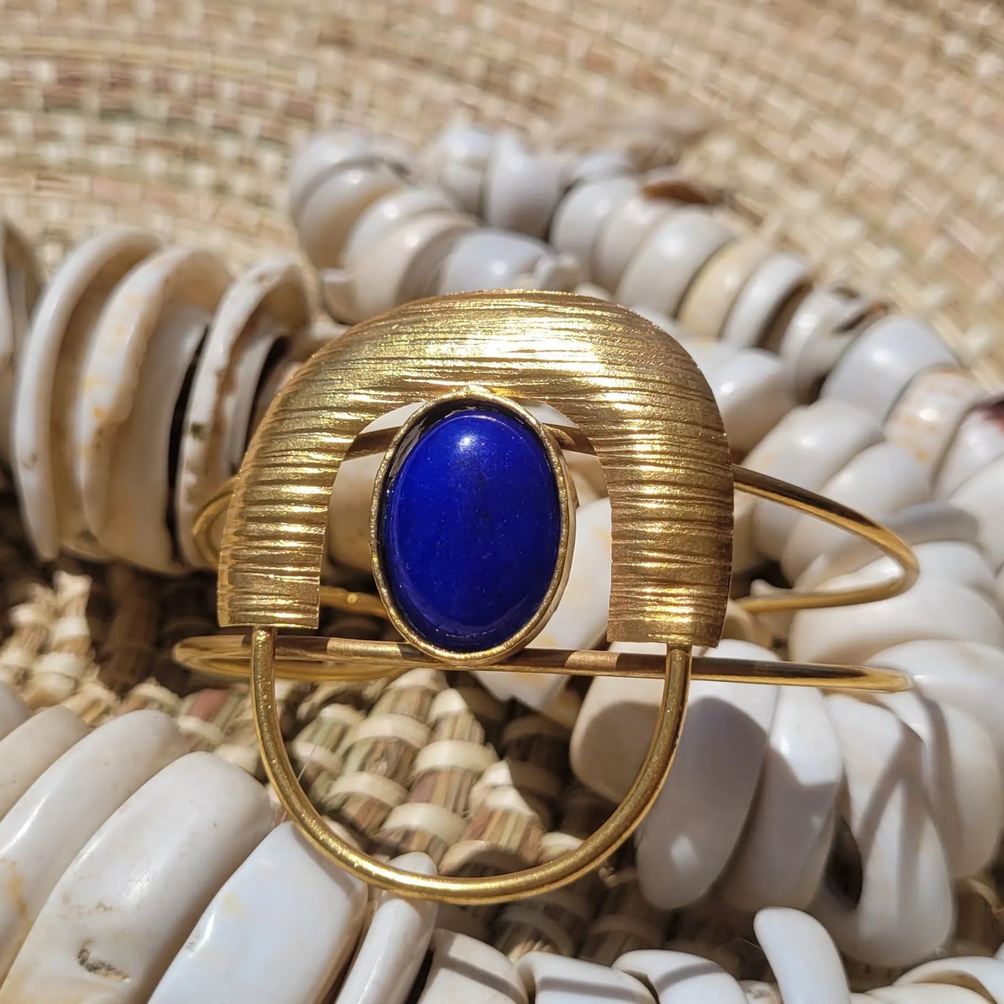 bracelet en bronze Dogon, un bijou africain au fini brossé