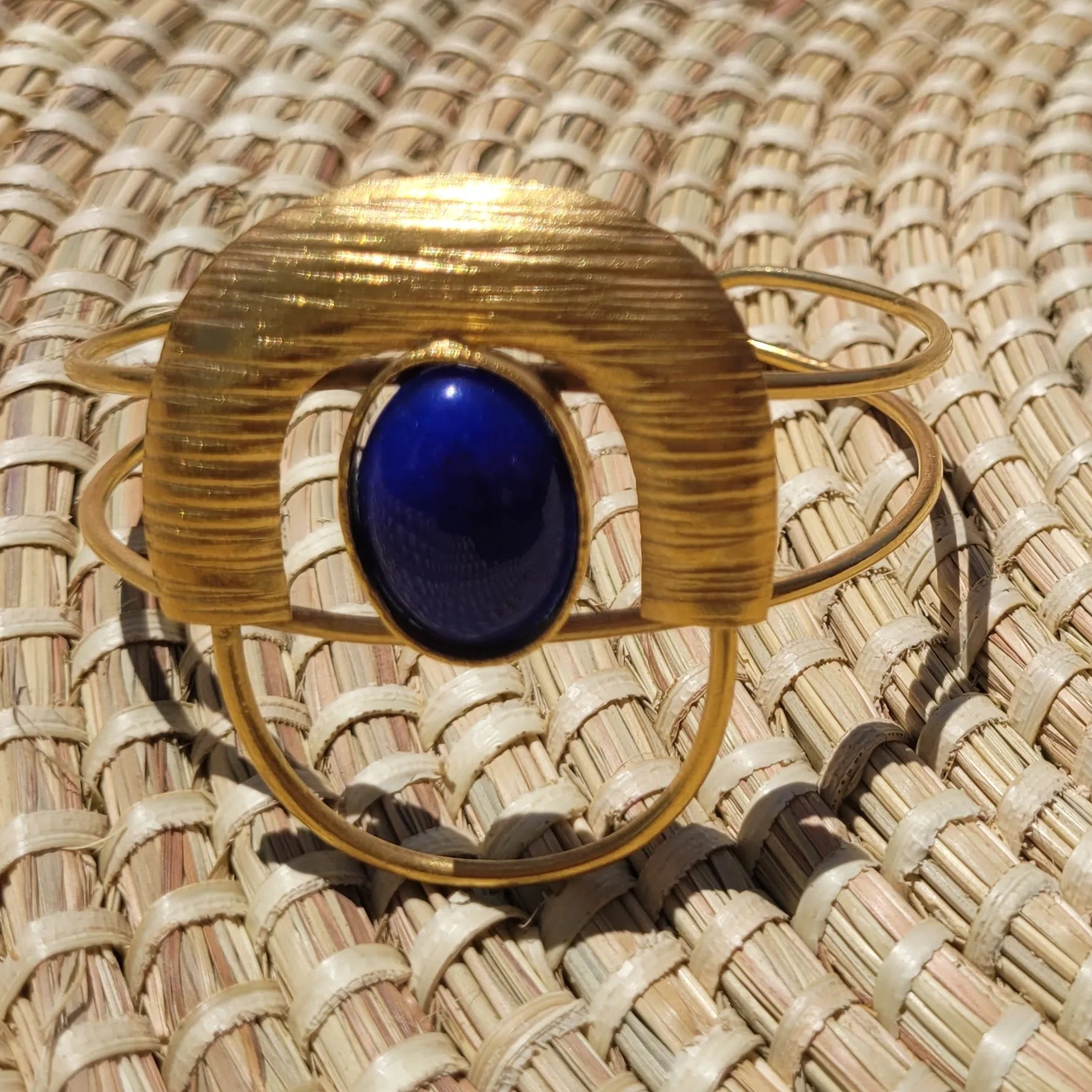 bracelet en bronze Dogon, un bijou africain façonné au Sénégal