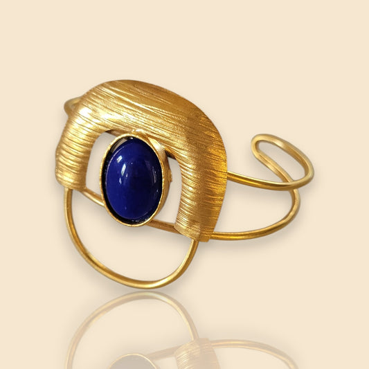 bracelet en bronze Dogon, une manchette dorée pour femme avec un cabochon bleu intense