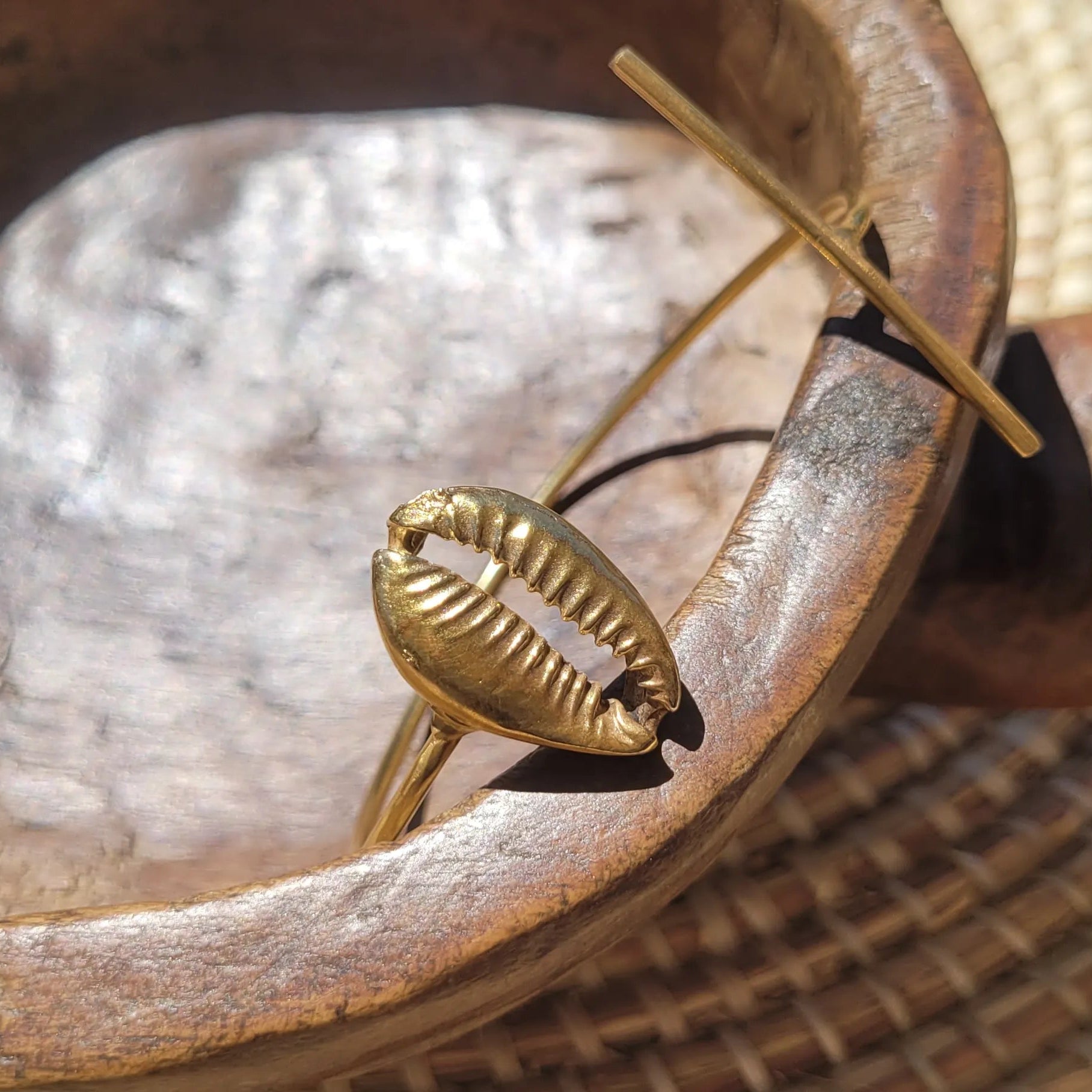 bracelets en bronze Kawa, des bijoux originaux ajustables à tous les poignets