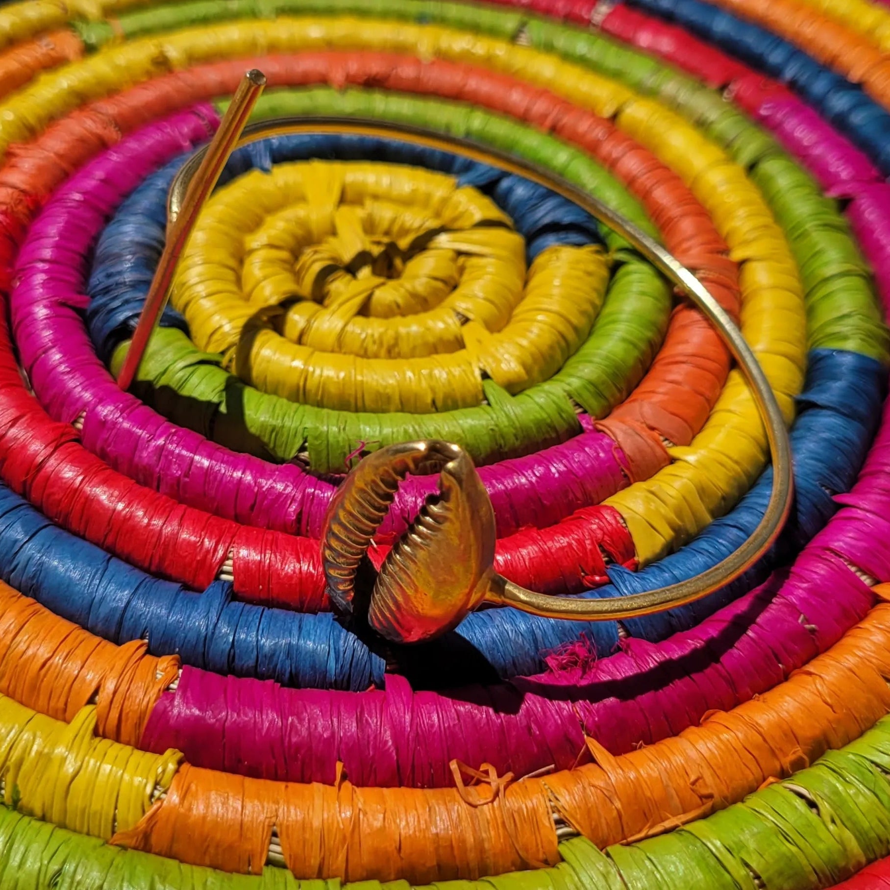 bracelets en bronze Kawa, des bijoux originaux façonnés au Sénégal