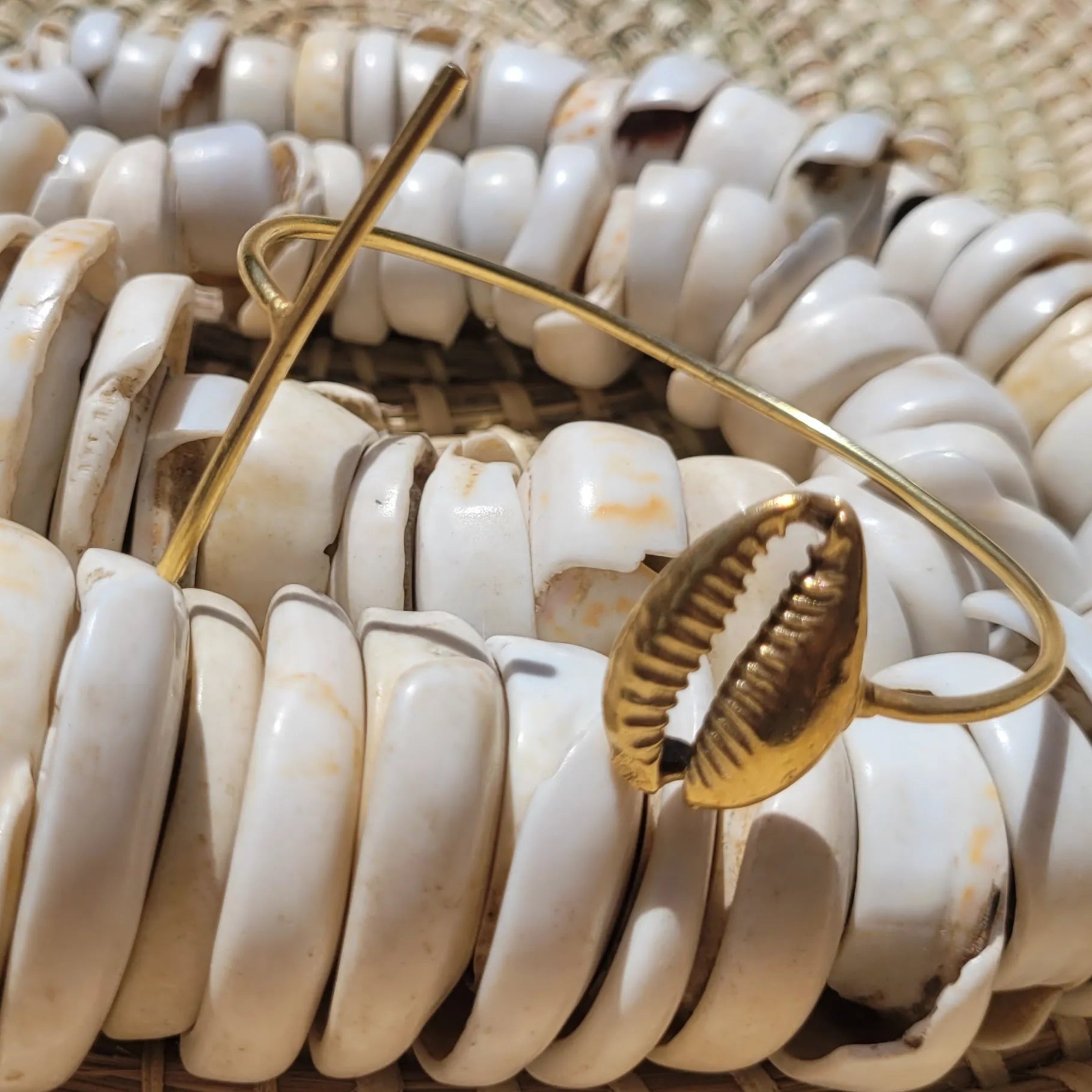 bracelets en bronze Kawa, des bijoux originaux faits main par des artisans dakarois