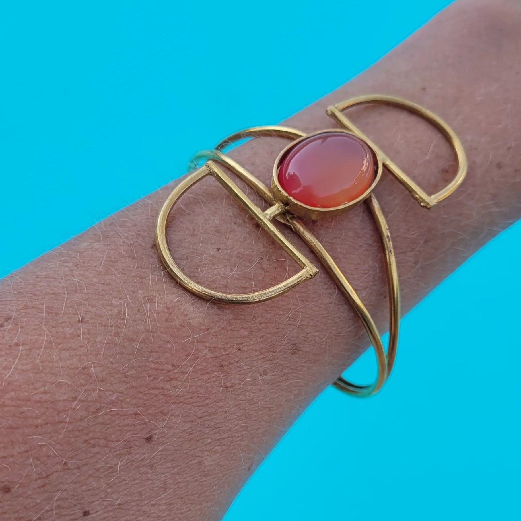 bracelet en bronze Luba, un bijou africain au fini satiné