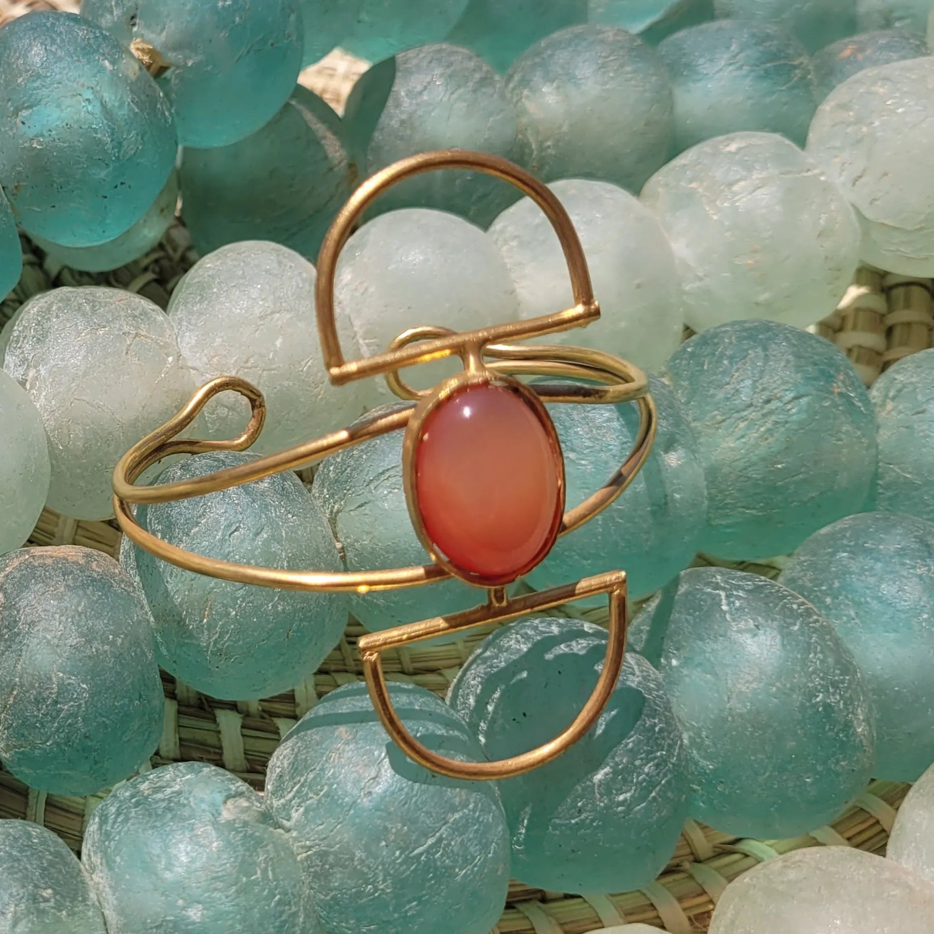 bracelets en bronze Luba, des bijoux originaux avec un cabochon