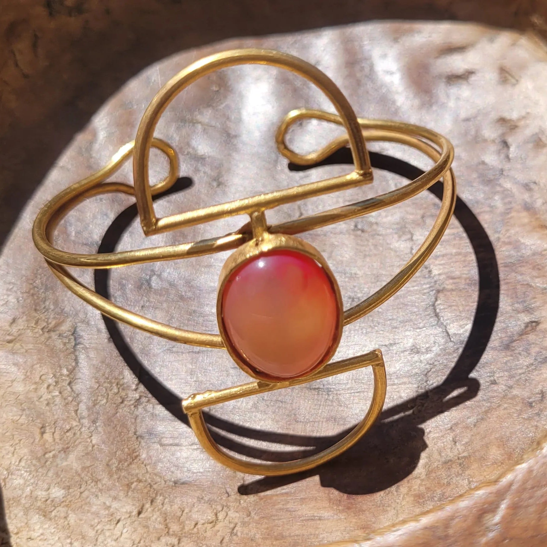 bracelets en bronze Luba, des bijoux originaux au fini satiné