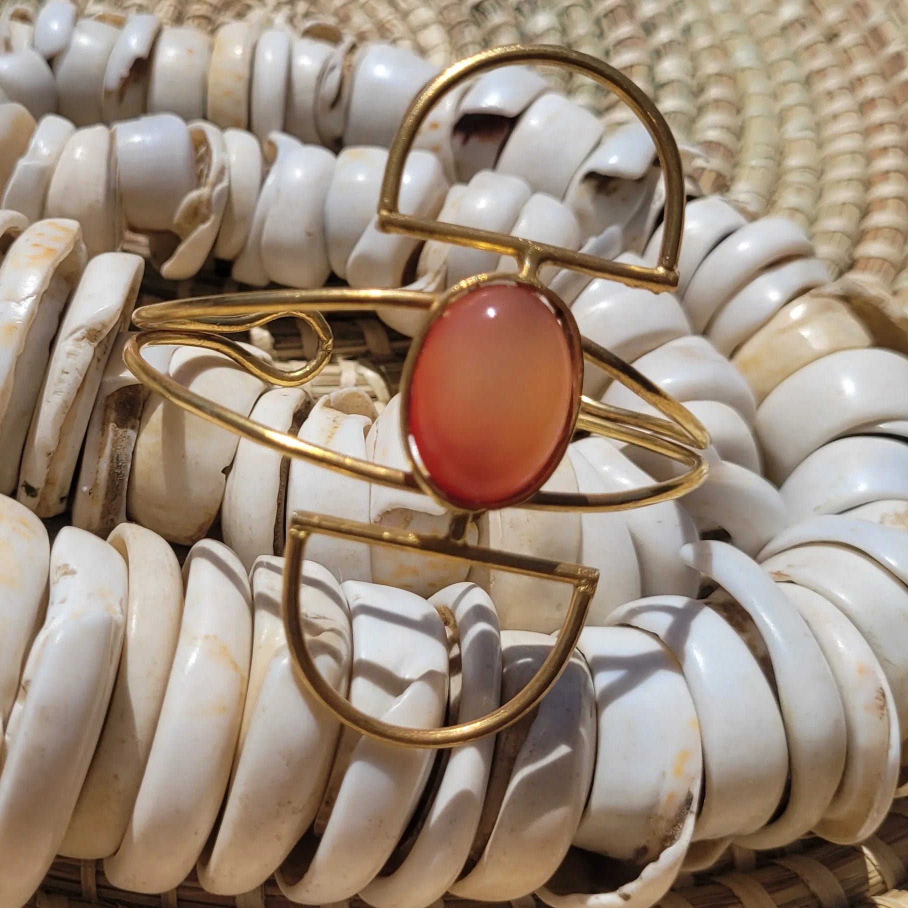 bracelets en bronze Luba, des bijoux originaux façonnés au Sénégal