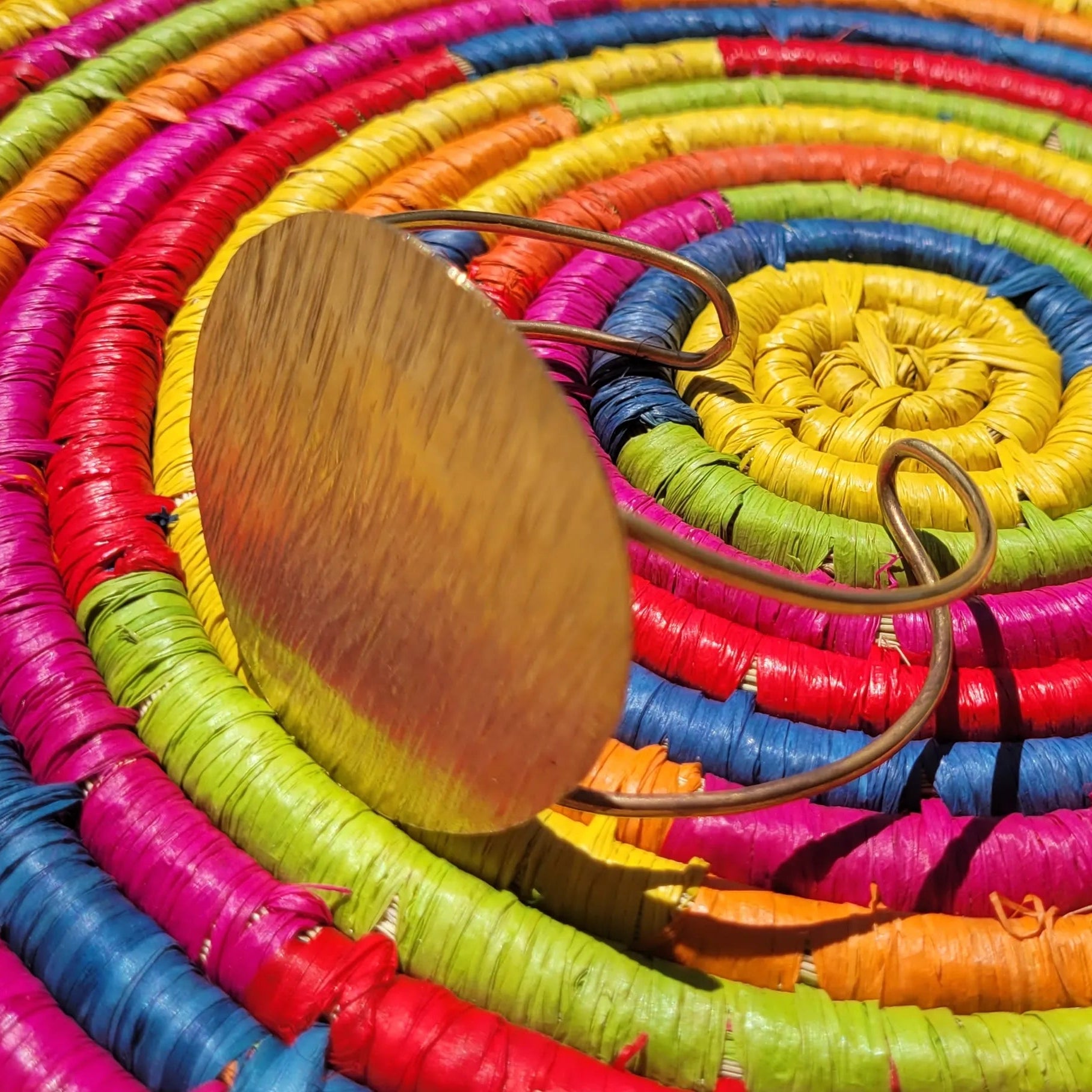 bracelets en bronze Lunja, des bijoux originaux façonnés au Sénégal