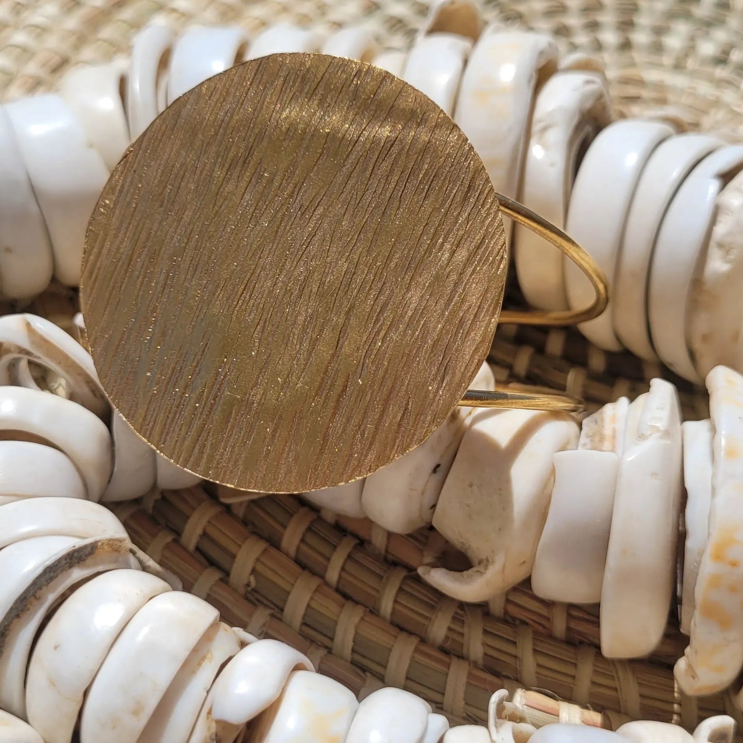 bracelets en bronze Lunja, des bijoux originaux faits main par des artisans dakarois