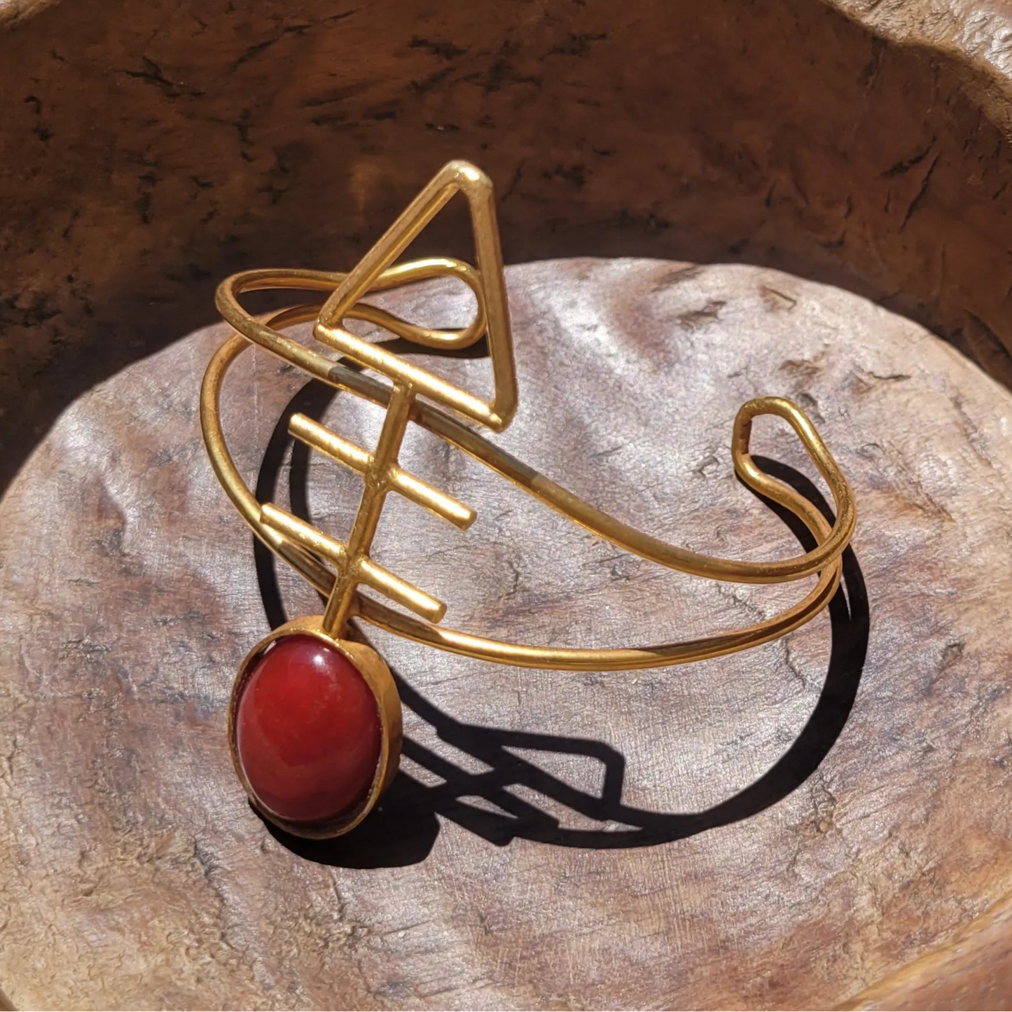 bracelets en bronze Mace, des bijoux originaux ajustables à tous les poignets