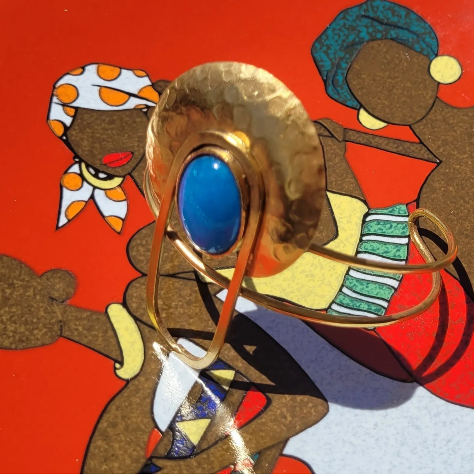 bracelets en bronze Rana, des bijoux originaux au fini martelé