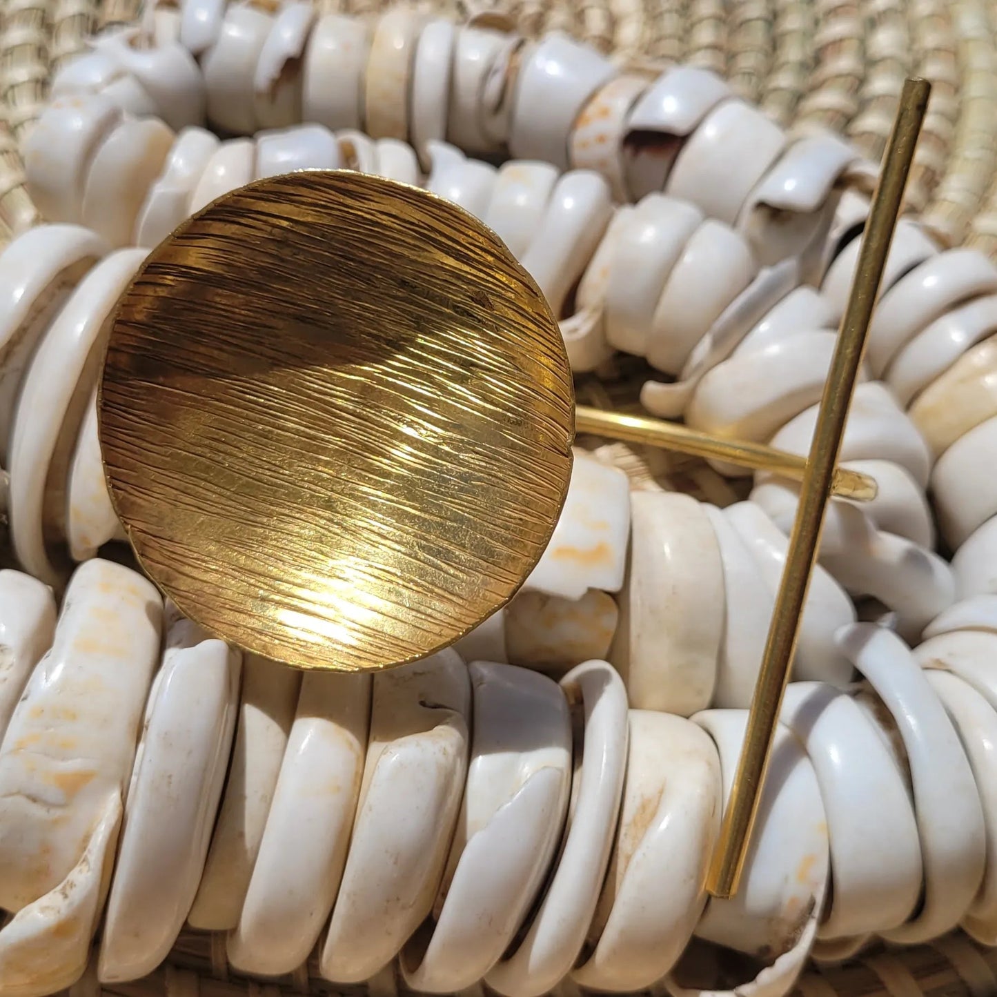 bracelet en bronze Yoruba, un bijou africain au fini brossé