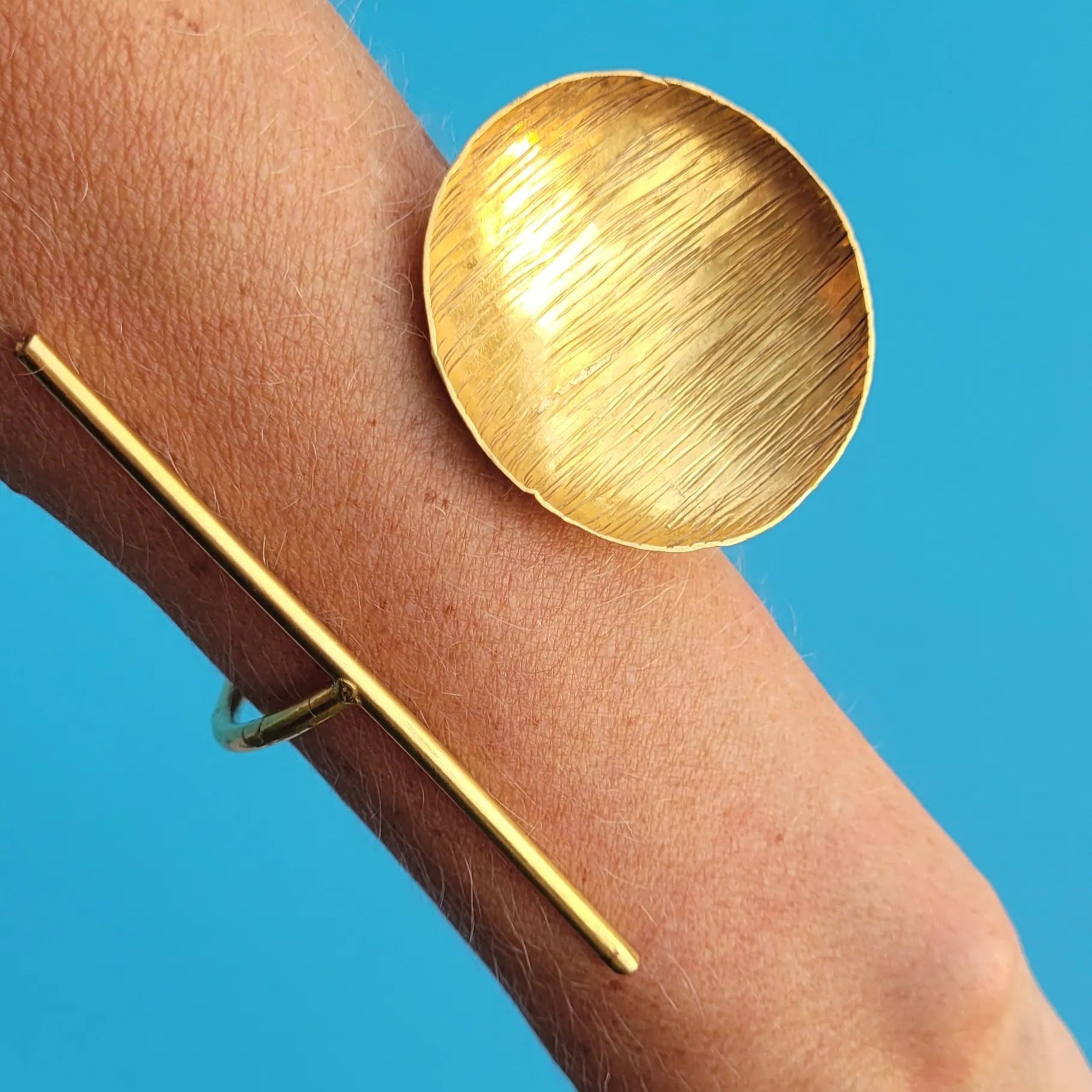 bracelets en bronze Yoruba, des bijoux issus de l’artisanat africain d’une coupe solaire