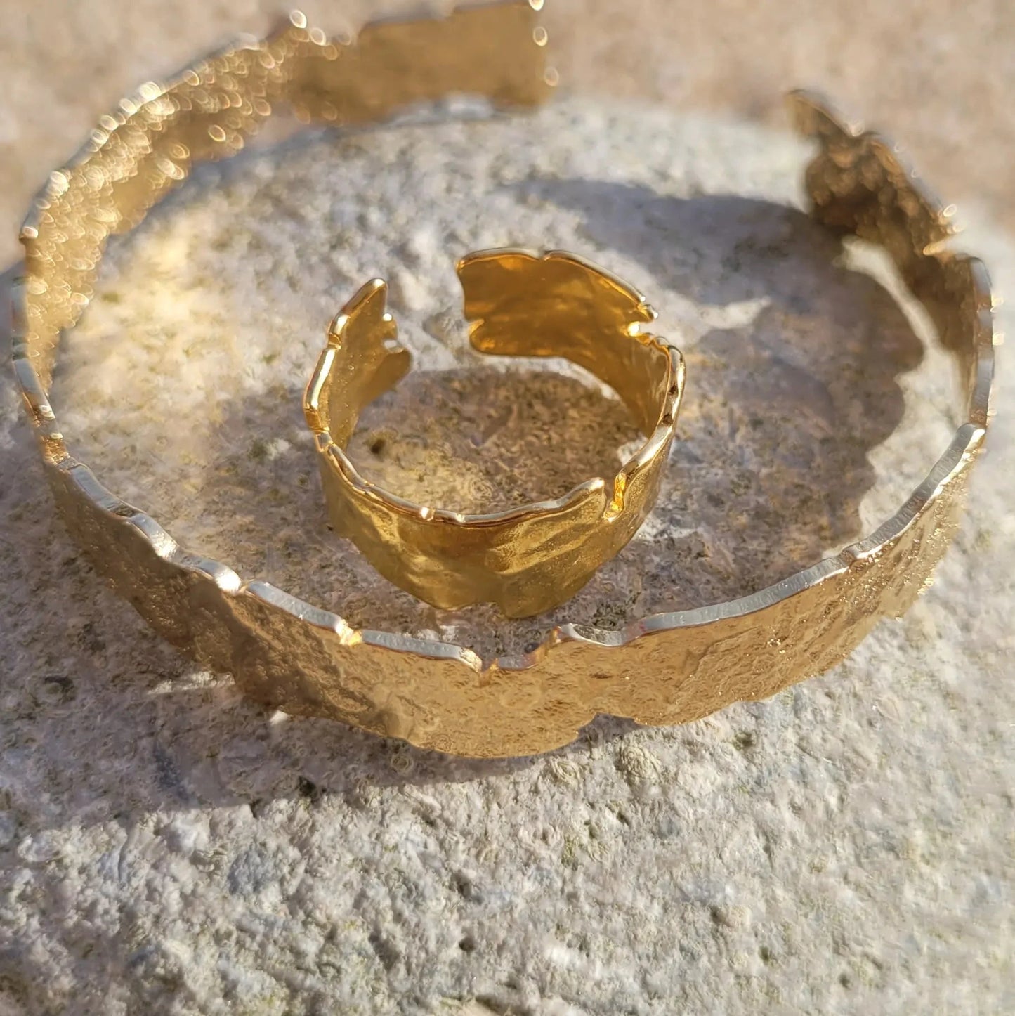 jonc Arya bracelet doré pour femme en laiton recouvert d’or 24 carats