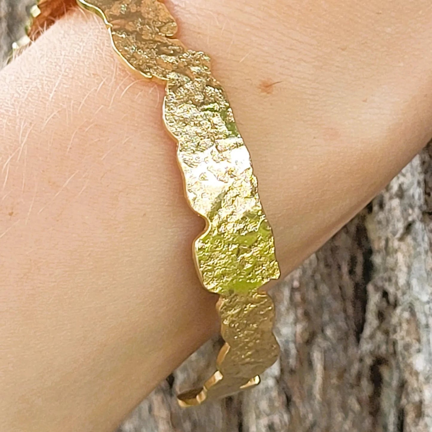 bracelet jonc pour femme Arya en laiton recouvert d’or 24 carats