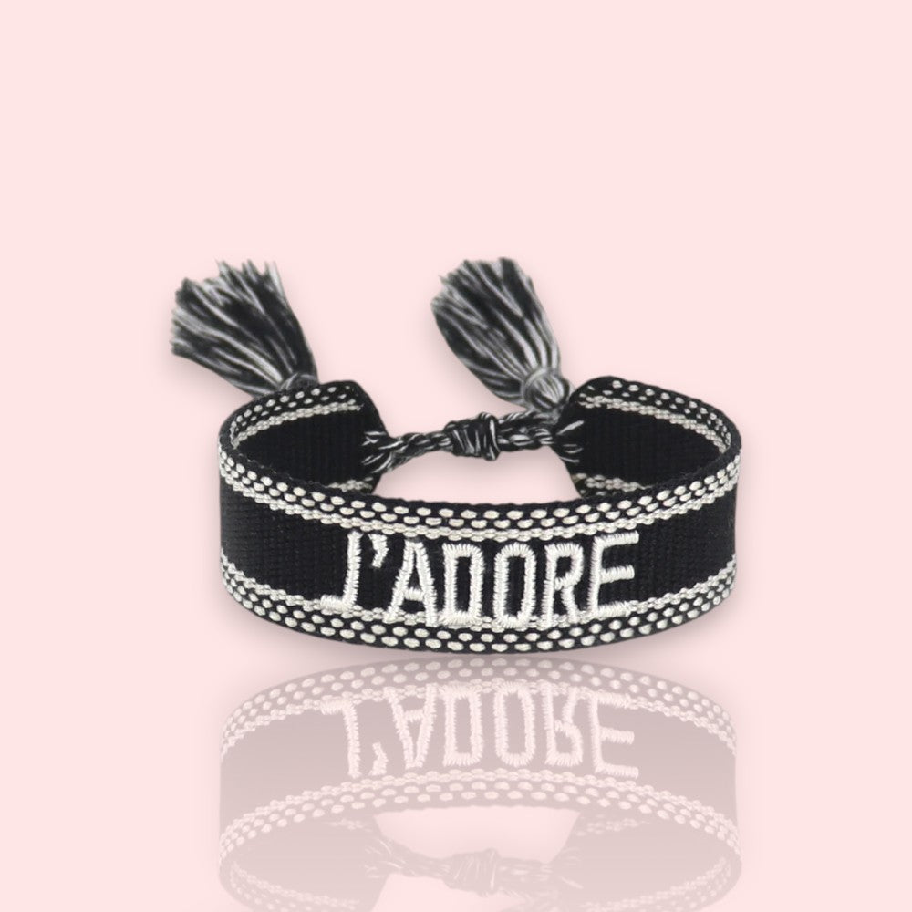bracelet J’adore en tissu noir, un bracelet brésilien original tendance en 2025