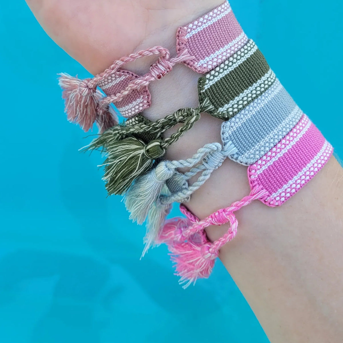 bracelet J’adore en tissu rose fuchsia, une inspiration iconique de la marque Dior