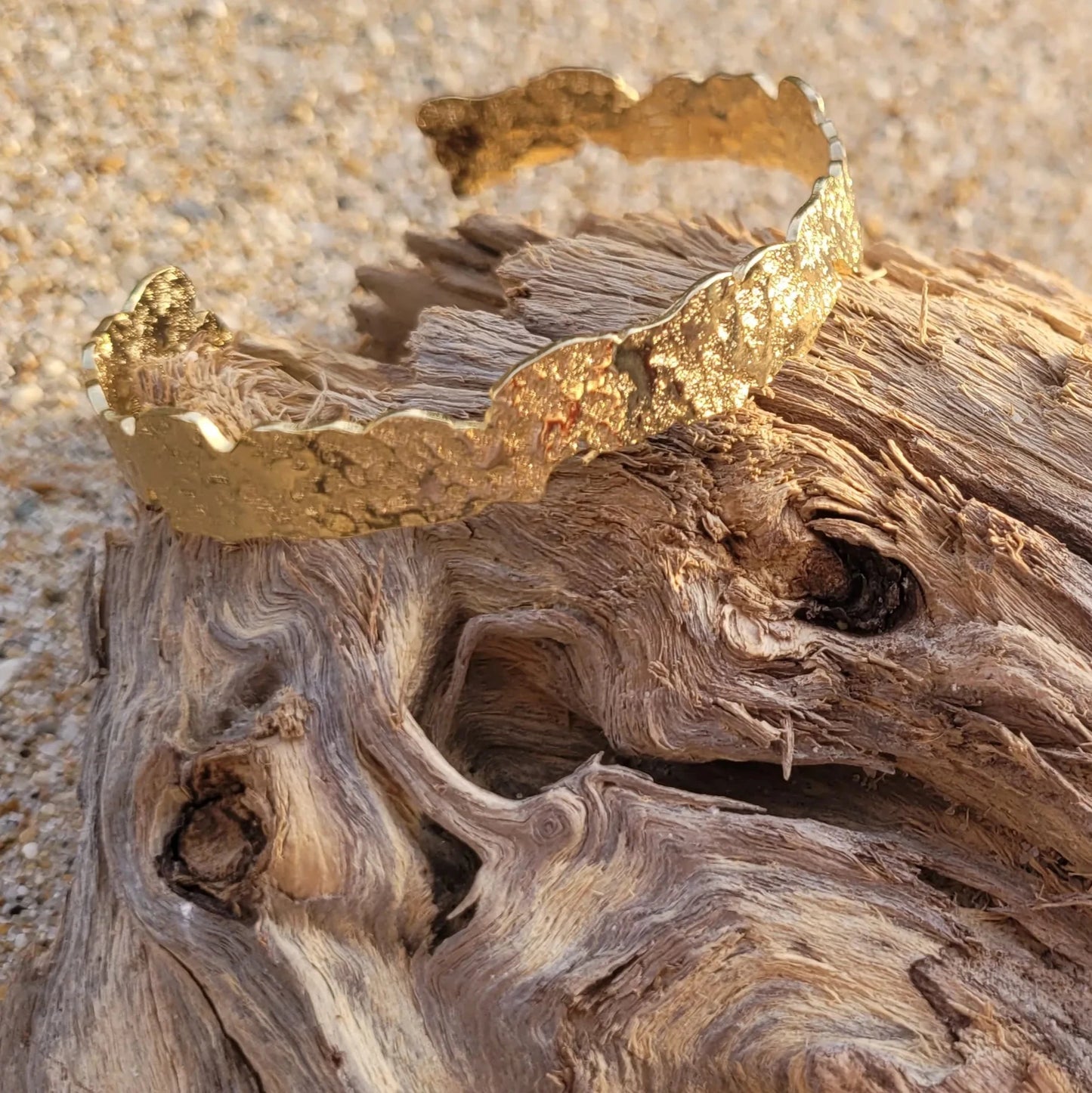 jonc Arya bracelet pas cher pour femme en laiton recouvert d’or 24 carats