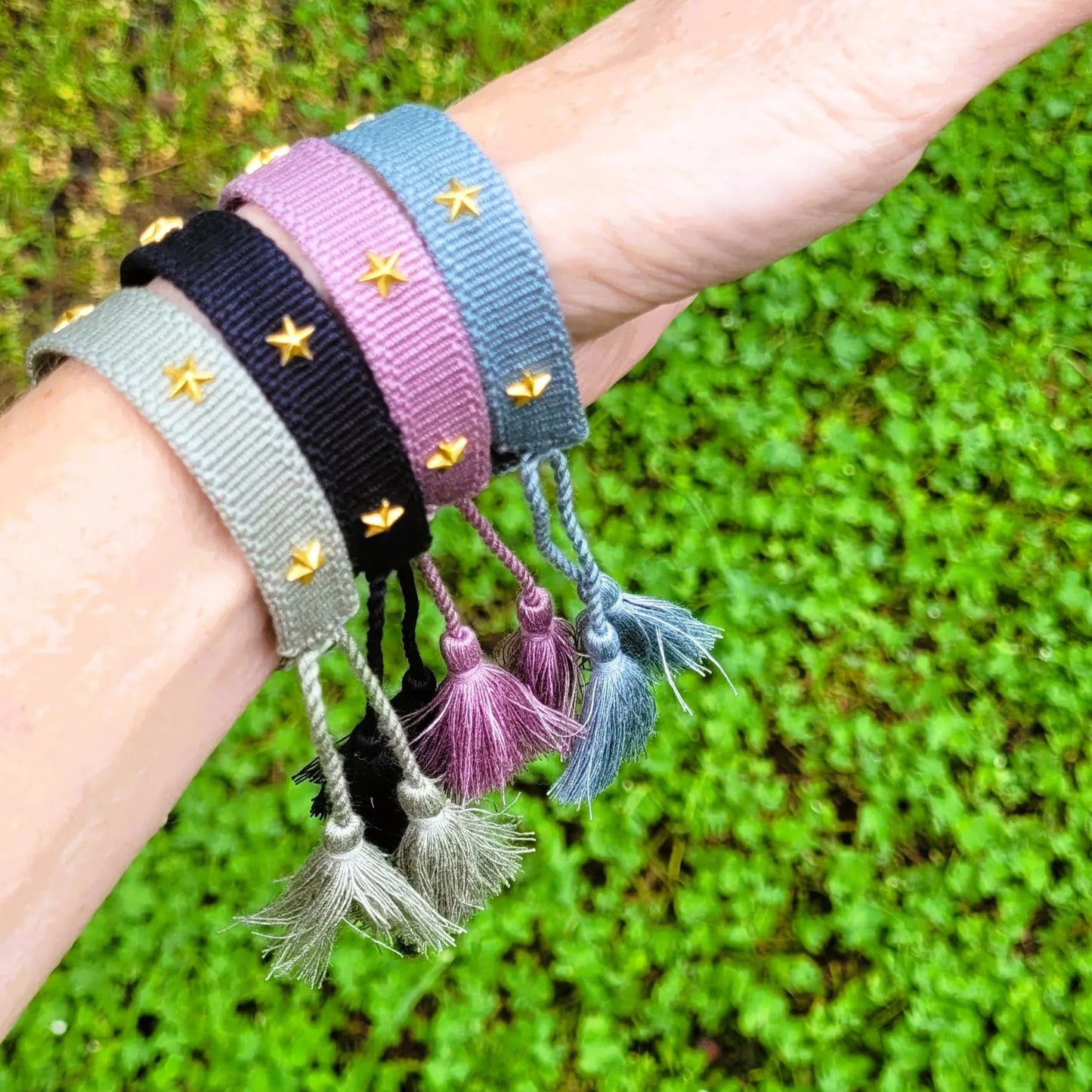 bracelet tissu à nouer Vegas noir, un bijou inspiré par le bracelet de Christian Dior tendance en 2025