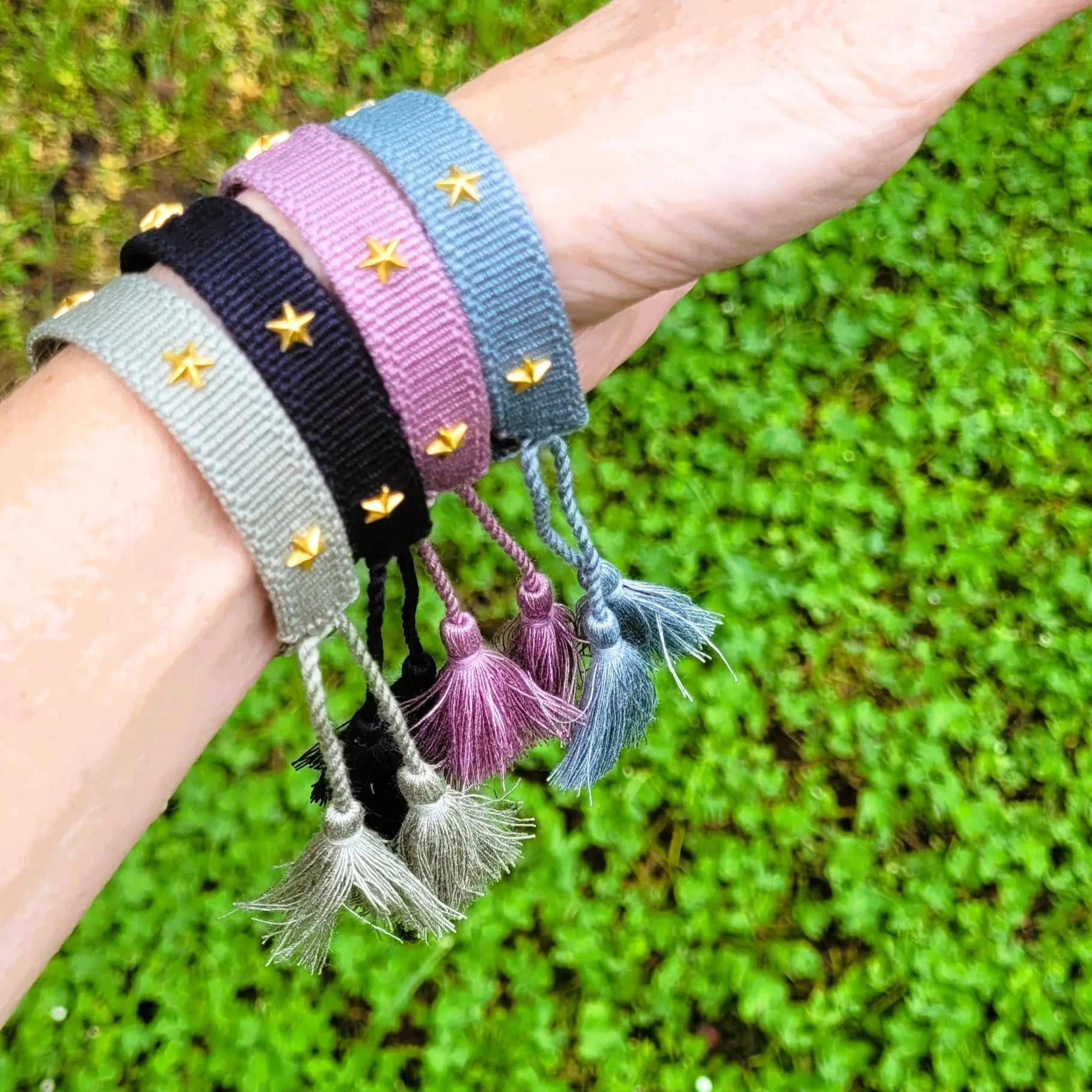 bracelet tissu à nouer Vegas vert, un bijou inspiré par le bracelet de Christian Dior tendance en 2025