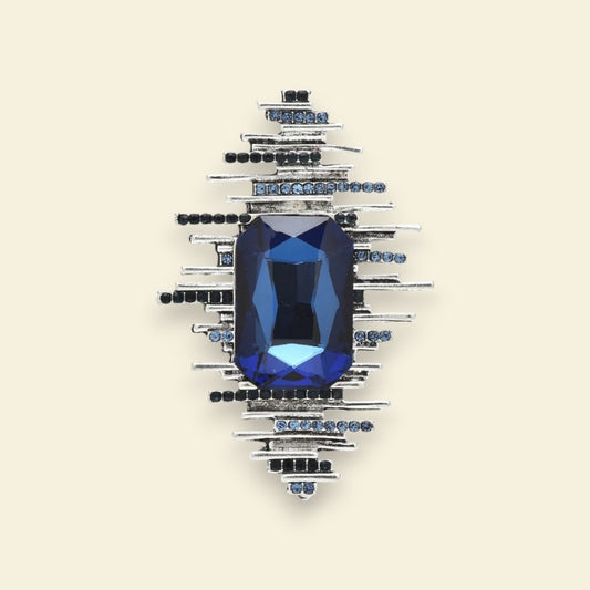 broche argentée Strata, une broche pour vêtements graphique