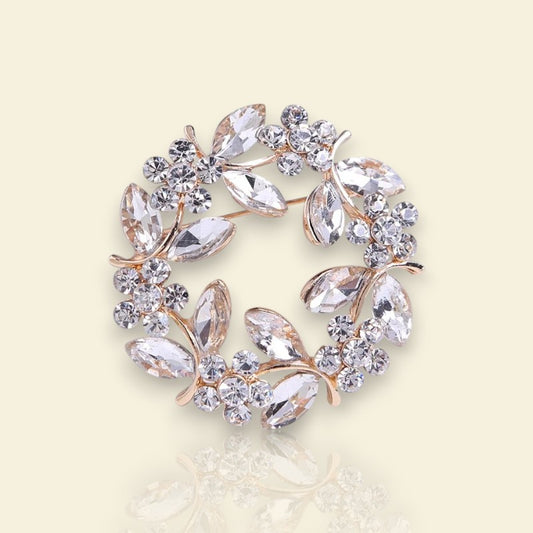 broche dorée Aura, un bijou en forme de couronne éclatant