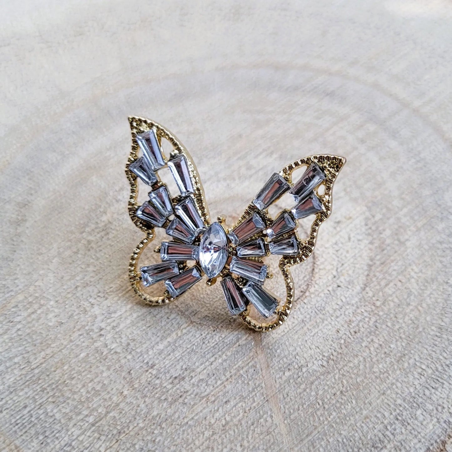 broche dorée Butterfly d’un joli papillon orné de strass de la collection de broches bijoux