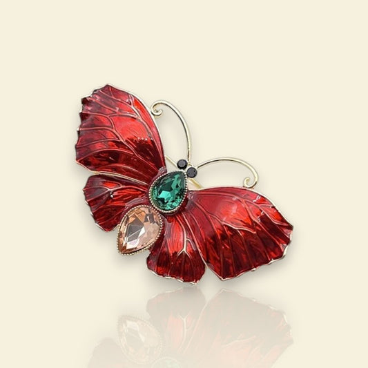 broche dorée Chrysalis, une broche papillon, bijou tendance en 2025