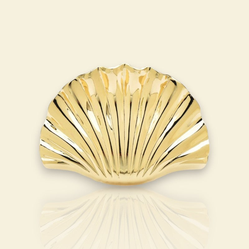 broche dorée Cymodée, une broche coquillage pour vêtements