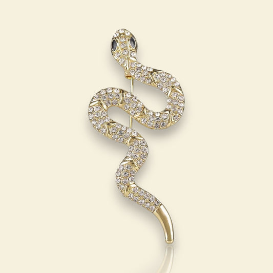 broche dorée Naja, une broche serpent, bijou tendance en 2025