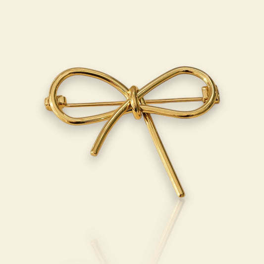 broche dorée Pleasure, une broche d’un nœud délicat pour vêtement de femme