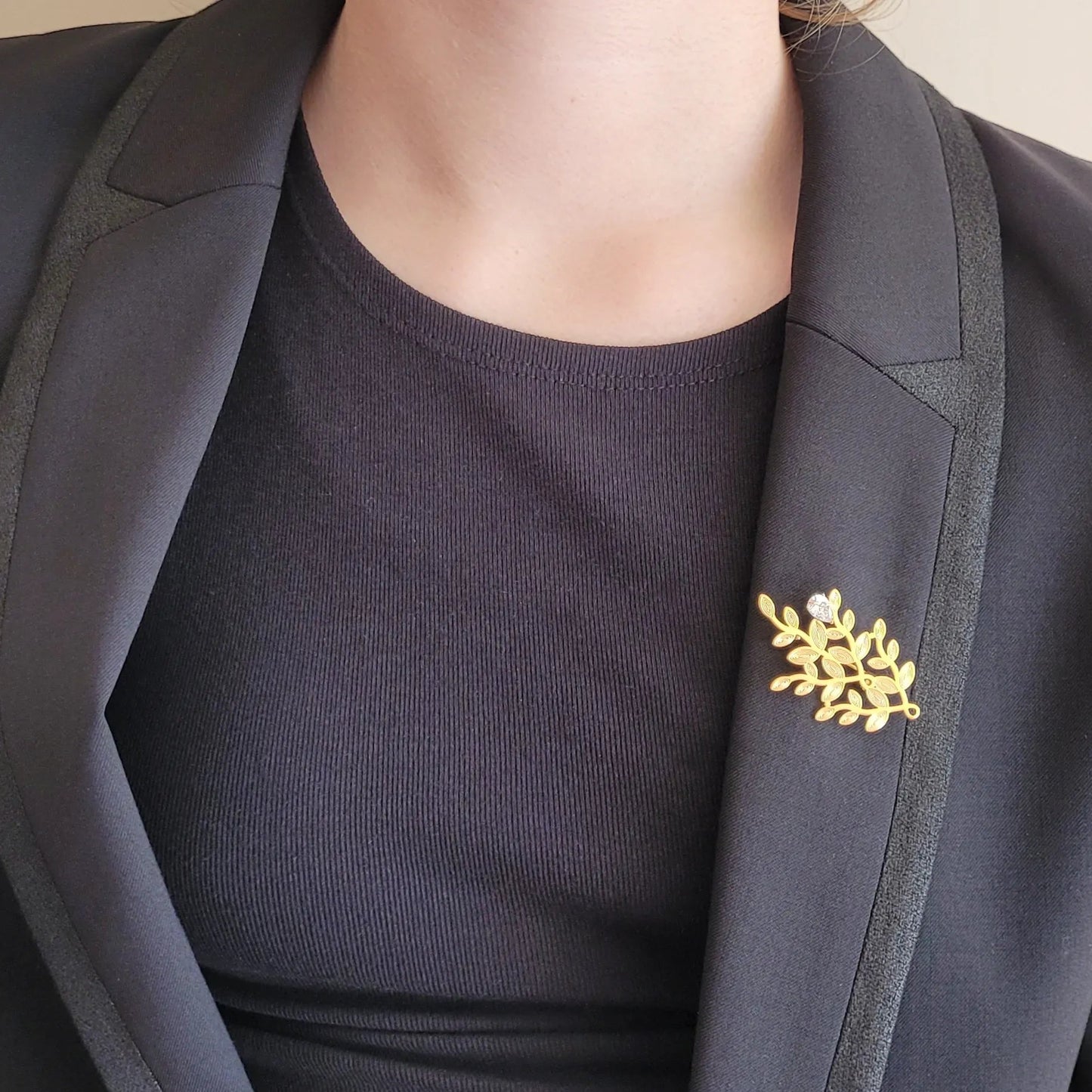 broche dorée Sévéa en acier inoxydable de la collection de broches bijoux