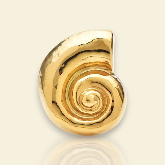 broche dorée Spirée, une broche escargot marin pour vêtements