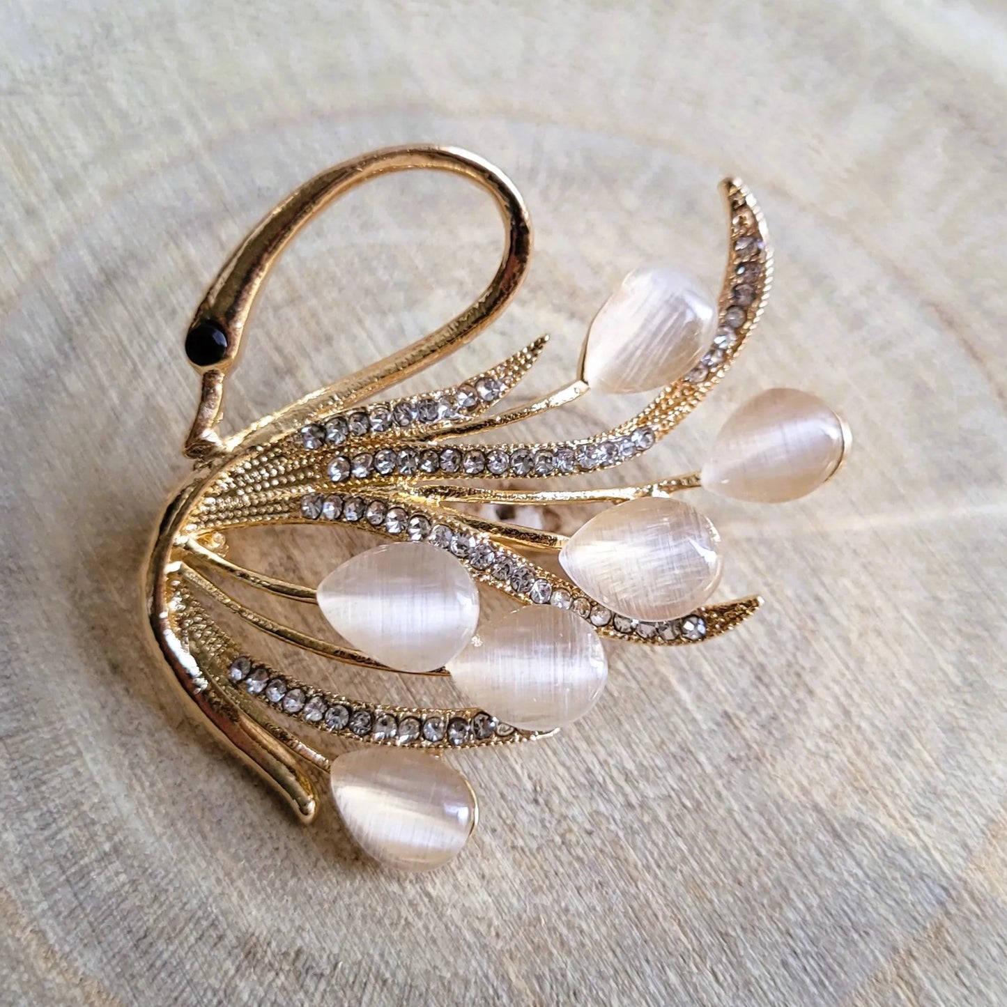broche dorée Swan d’un cygne gracieux de la collection de broches bijoux