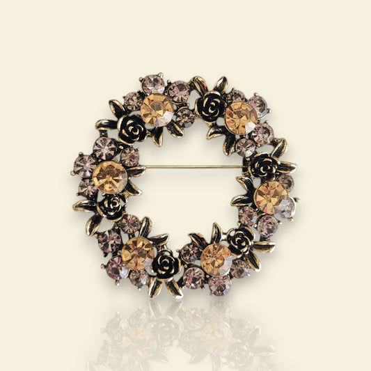 broche dorée Sybille, un bijou couronne royal et chic