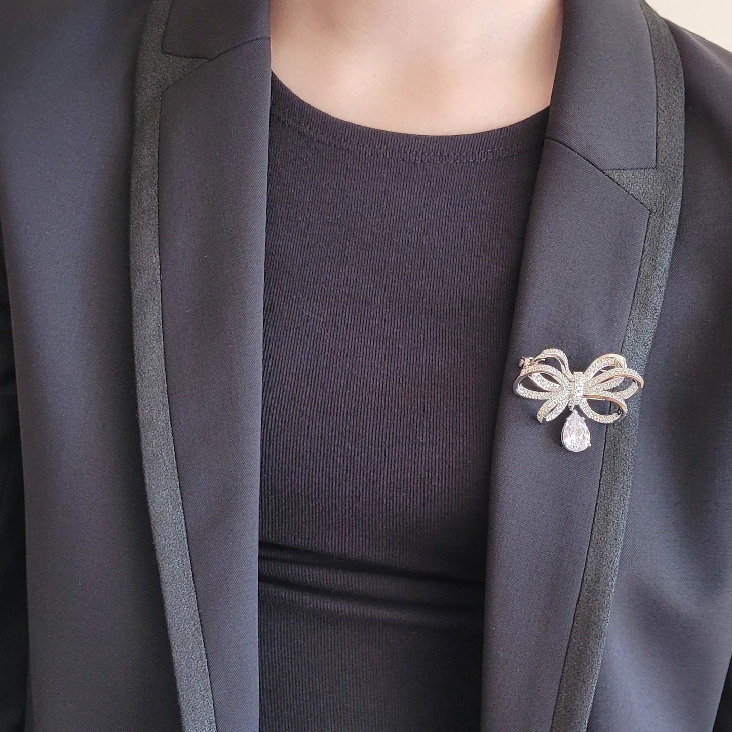 broche de luxe Le cadeau de Niiki Paris, bijou tendance